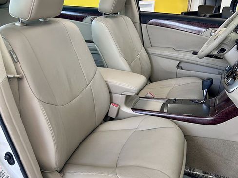 Used 2011 Toyota Avalon FWD image 16