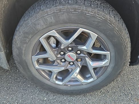 Used 2024 GMC Sierra 1500 SLT w/ SLT Premium Plus Package AWD/4WD image 12