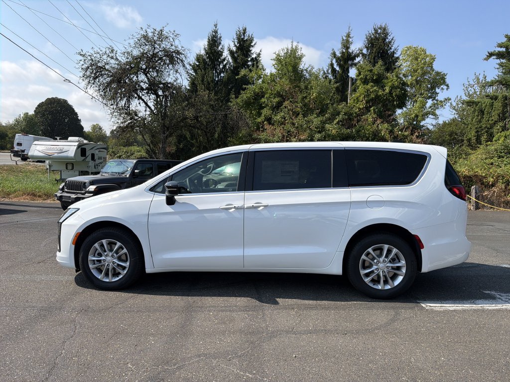 New 2027 Chrysler Pacifica Select w/ Family Tech Group AWD/4WD image 2
