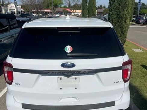 Used 2017 Ford Explorer XLT w/ Equipment Group 202A image 5