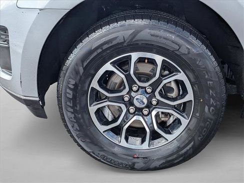 Used 2024 Ford Expedition Max XLT image 11