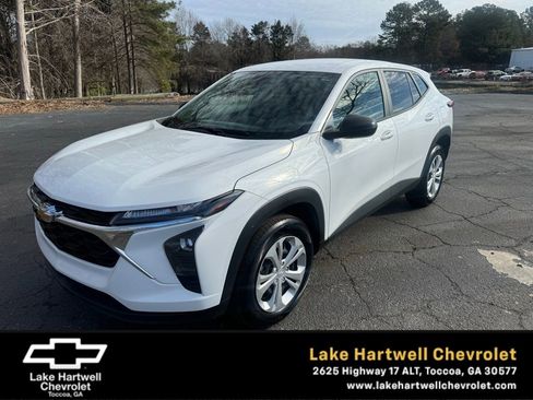 Certified 2025 Chevrolet Trax LS image 1