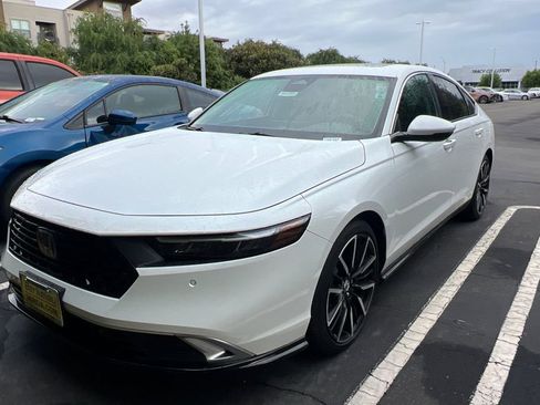 Certified 2023 Honda Accord Touring image 2