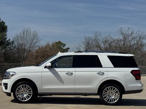Used 2023 Ford Expedition Limited image 5