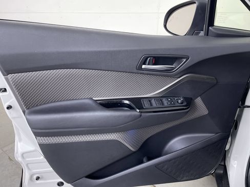 Used 2020 Toyota C-HR Limited FWD image 10