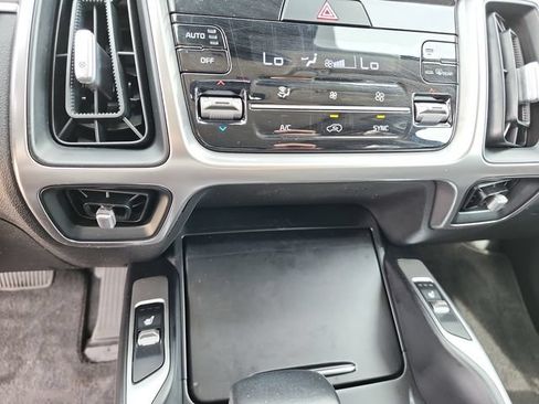 Certified 2023 Kia Sorento S w/ Panoramic Sunroof Package FWD image 23