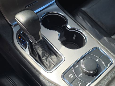 Used 2019 Jeep Grand Cherokee Limited AWD/4WD image 27