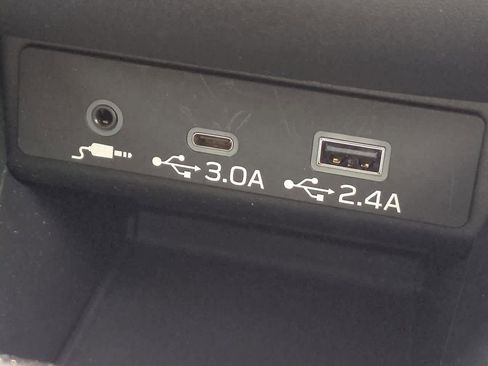 Used 2023 Subaru Outback Premium image 28