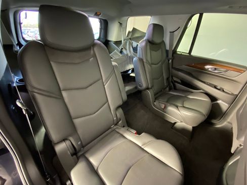 Used 2020 Cadillac Escalade Luxury image 31