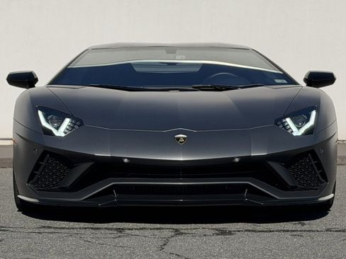 Used 2018 Lamborghini Aventador S image 4
