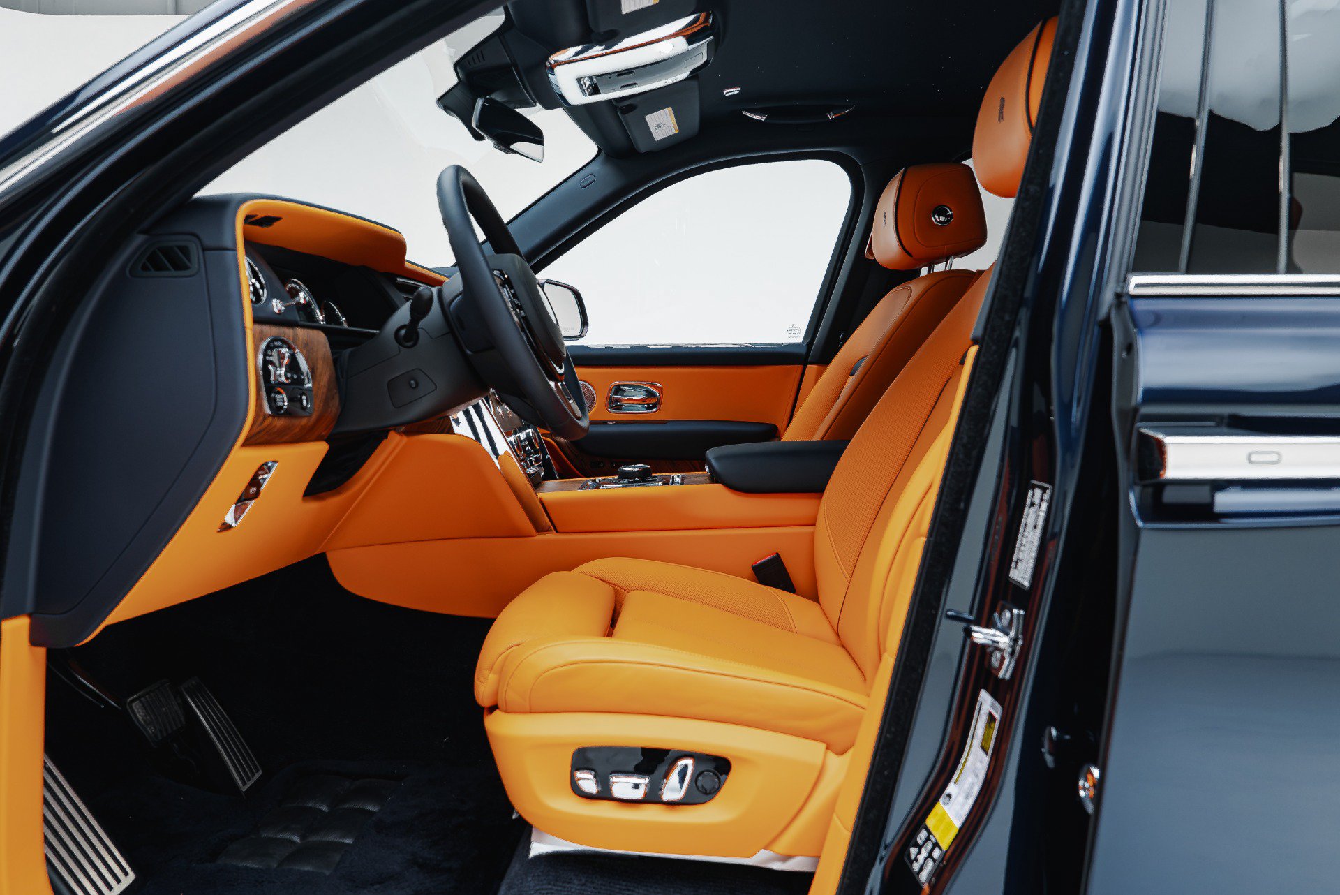 Used 2023 Rolls-Royce Cullinan AWD/4WD image 38