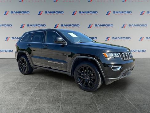 Used 2022 Jeep Grand Cherokee Laredo X AWD/4WD image 7