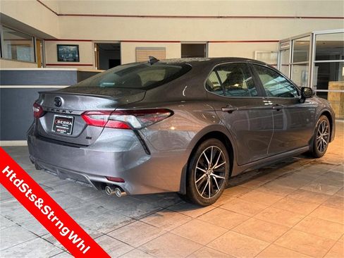 Used 2024 Toyota Camry SE image 3