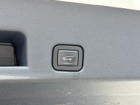 Used 2025 Chevrolet Traverse LT FWD image 10