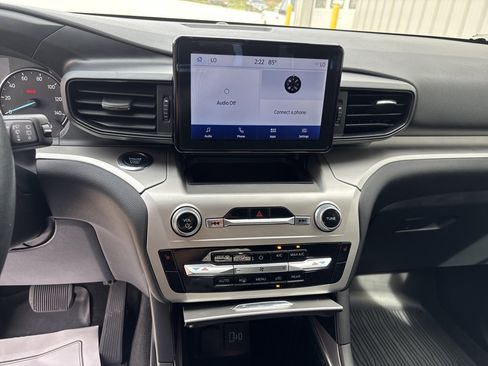 Used 2022 Ford Explorer XLT image 16