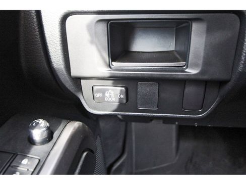 Used 2016 Toyota Tacoma SR5 image 22