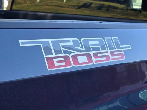 Used 2021 Chevrolet Silverado 1500 Custom Trail Boss w/ LPO, Dark Essentials Package AWD/4WD image 5