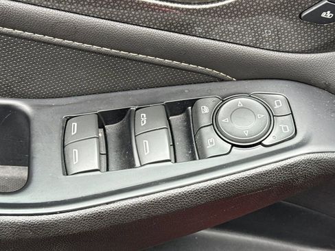 Used 2023 Chevrolet Traverse Premier image 18