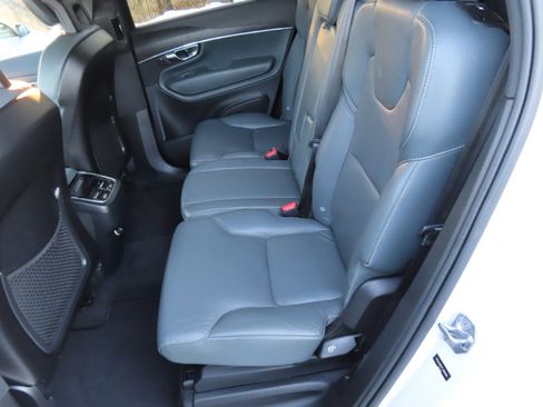 Used 2020 Volvo XC90 T6 Momentum image 11