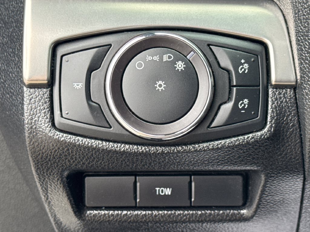 Used 2018 Ford Explorer XLT AWD/4WD image 35