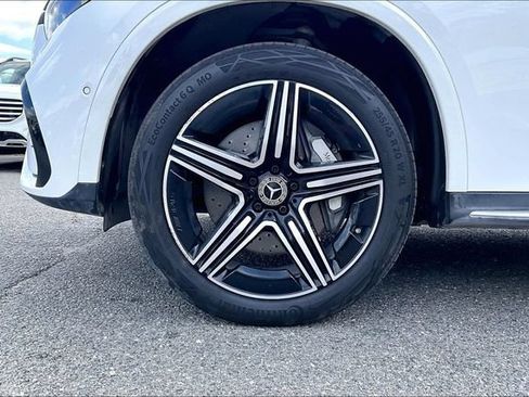 Used 2024 Mercedes-Benz GLC 300 4MATIC w/ AMG Line image 5