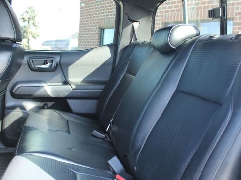 Used 2020 Toyota Tacoma TRD Sport image 34