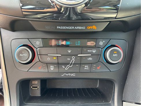 Used 2018 Ford Focus Titanium FWD image 26
