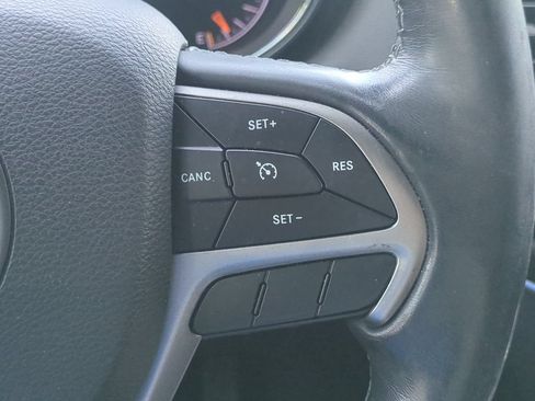 Used 2019 Jeep Grand Cherokee Overland RWD image 28