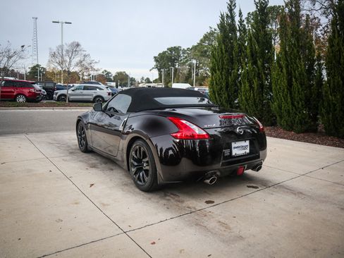 Used 2017 Nissan 370Z Touring image 8