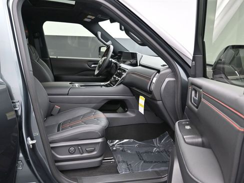 New 2026 Nissan Armada PRO-4X AWD/4WD image 32
