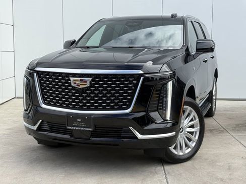 Certified 2025 Cadillac Escalade Luxury w/ LPO, Floor Liner Package AWD/4WD image 1