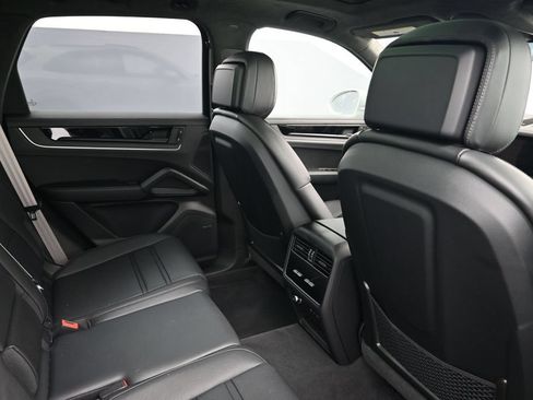Certified 2026 Porsche Cayenne GTS AWD/4WD image 7