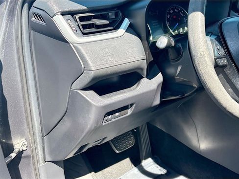 Used 2019 Toyota RAV4 LE image 11