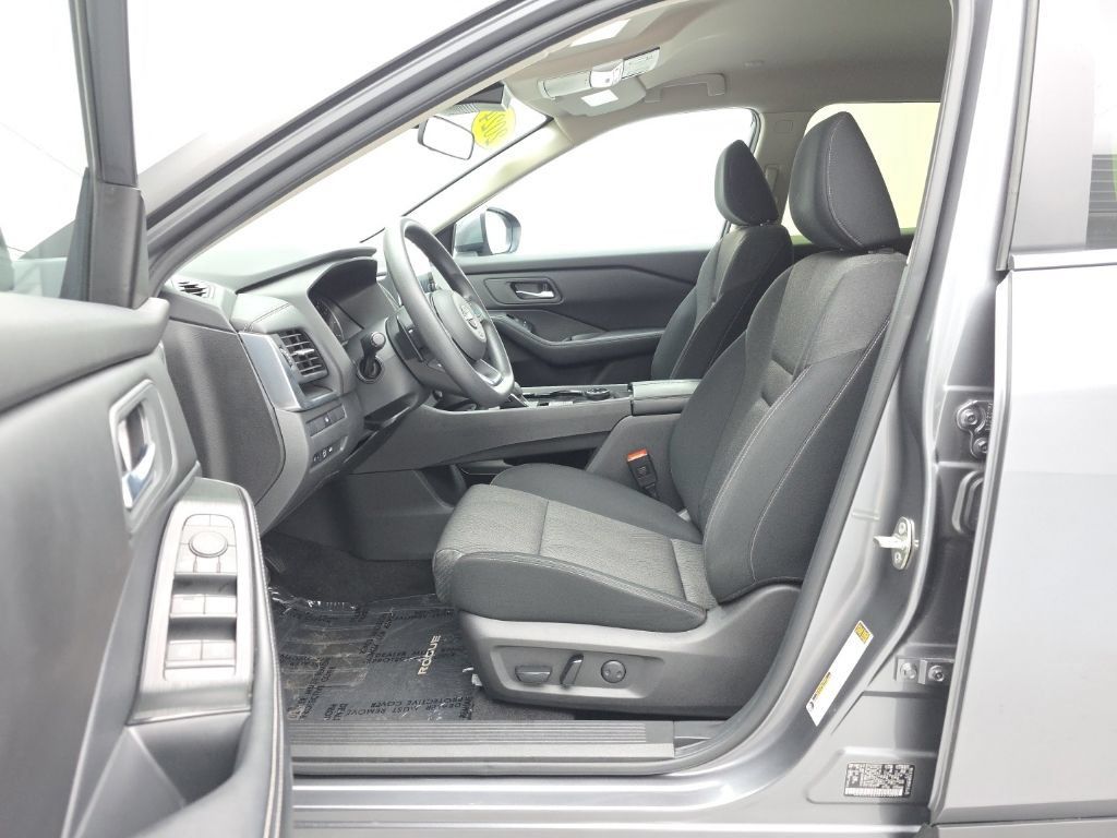Used 2024 Nissan Rogue SV AWD/4WD image 13
