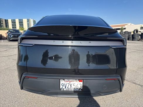 Used 2026 Tesla Model Y 2WD image 5