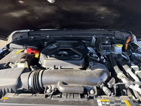 Used 2024 Jeep Wrangler Unlimited AWD/4WD image 35