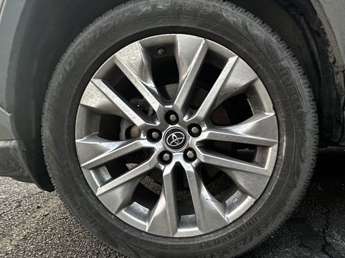 Used 2019 Toyota RAV4 Limited image 5