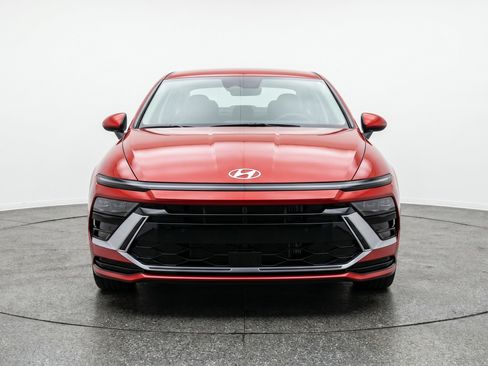 Used 2025 Hyundai Sonata SEL FWD image 2