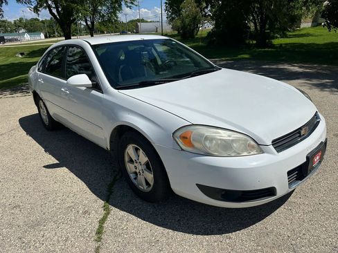 Used 2011 Chevrolet Impala LT FWD image 4