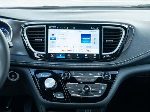 New 2026 Chrysler Pacifica Select image 29