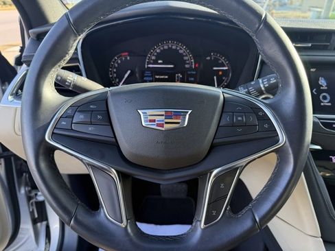 Used 2018 Cadillac XT5 FWD image 17