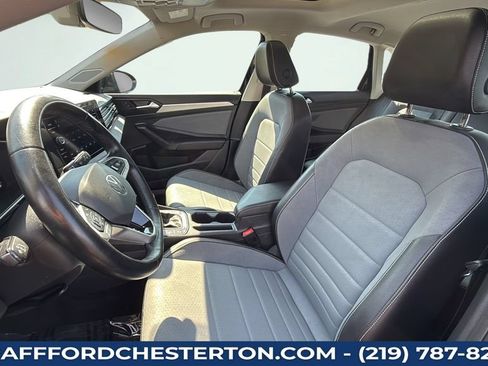 Used 2025 Volkswagen Jetta SE FWD image 23