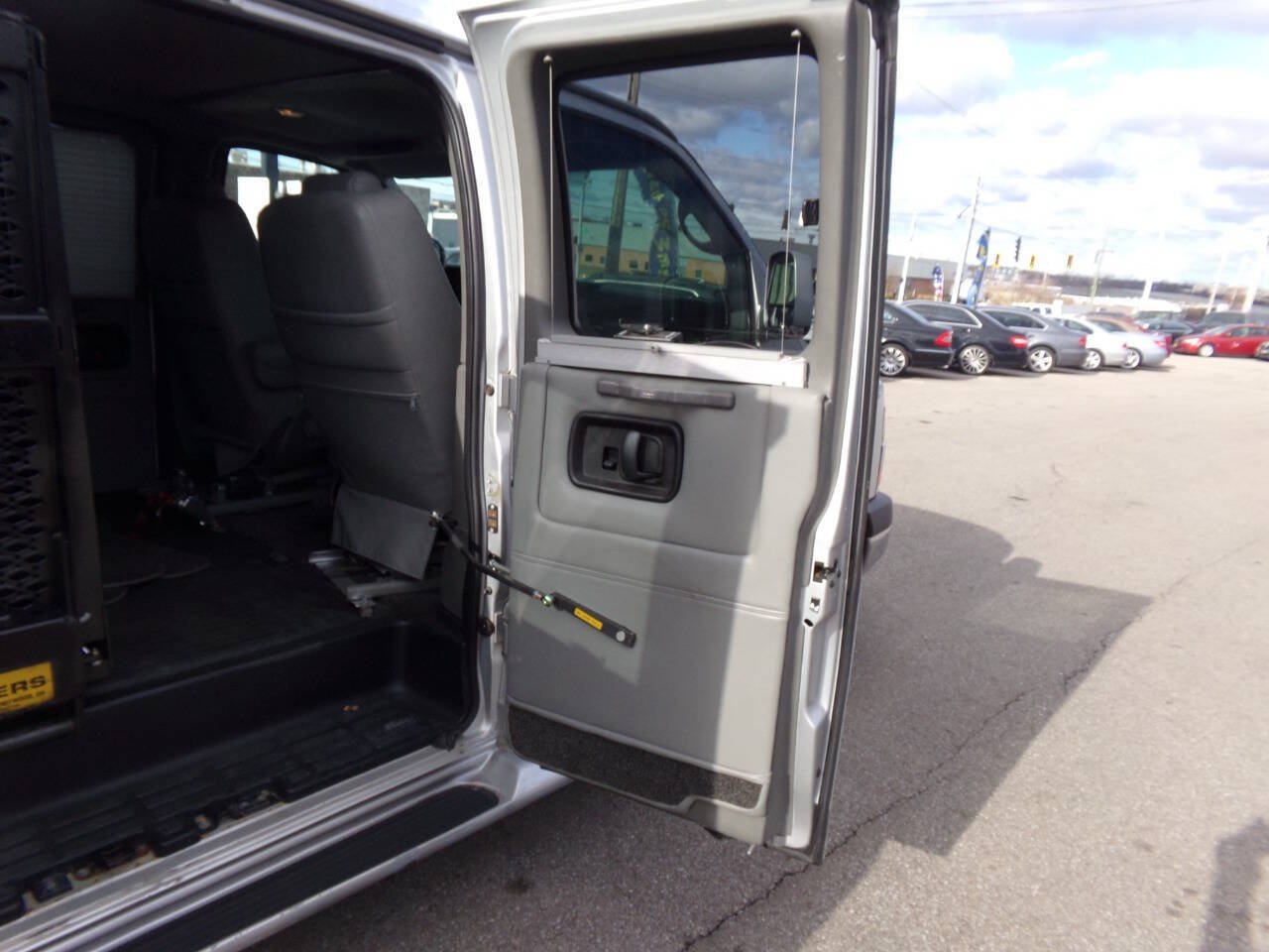 Used 2010 GMC Savana 1500 w/ Preferred Equipment Group RWD image 30