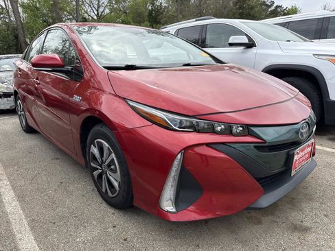 Used 2018 Toyota Prius Prime Premium image 1