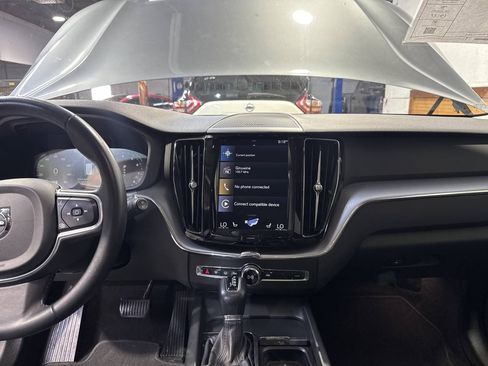 Used 2019 Volvo XC60 T6 Momentum w/ Multimedia Package AWD/4WD image 20
