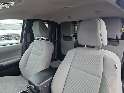 Used 2020 Toyota Tacoma SR5 image 17