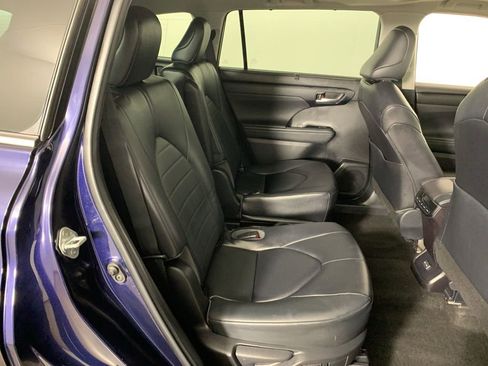Used 2023 Toyota Highlander XLE AWD/4WD image 41