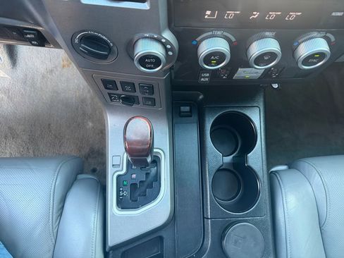 Used 2011 Toyota Sequoia Platinum AWD/4WD image 20