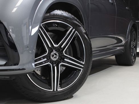 Used 2025 Mercedes-Benz GLE 580 4MATIC w/ Driver Assistance Package image 18