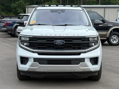 Used 2025 Ford Expedition Platinum AWD/4WD image 8